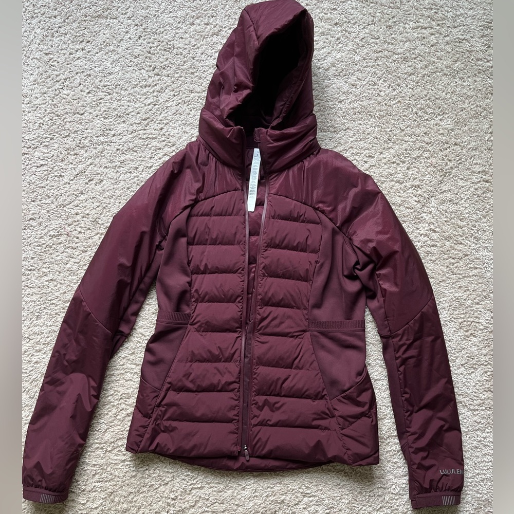Like new Lululemon insulated jacket with zipper and pockets